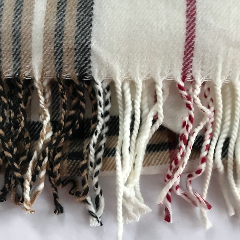 One In stock 100% Cashmere Scarf Scotland - Picture 5 of 7